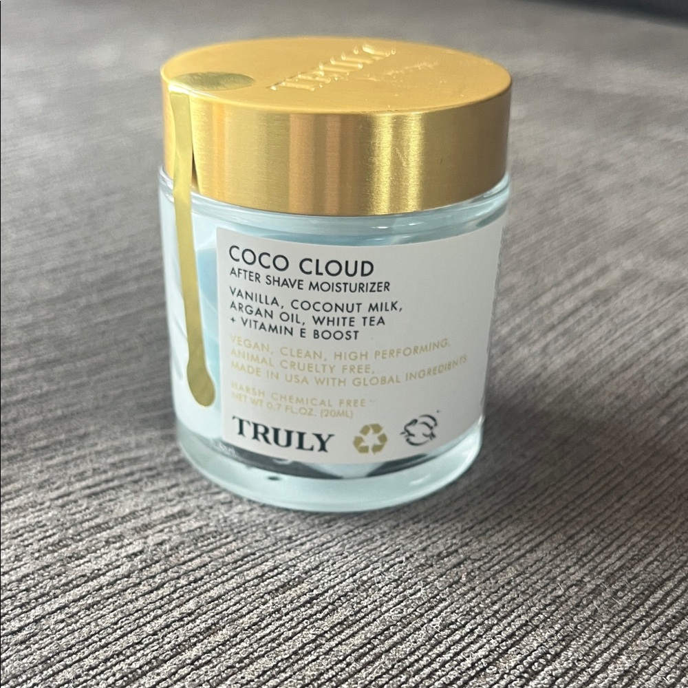 TRULY Coco Cloud After Shave Moisturizer - Light Blue & Gold